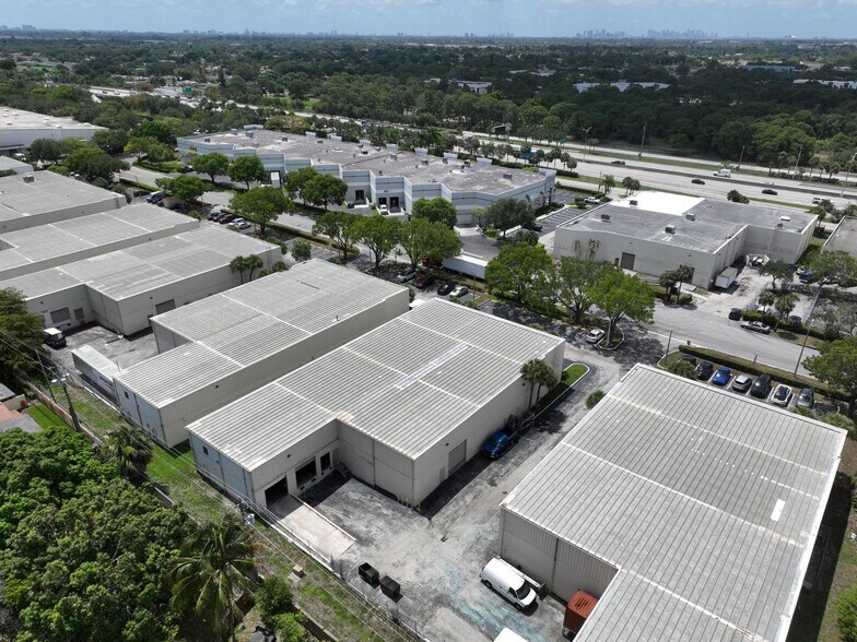 More Photos Of 3371-3373 NW 168th St, Miami Gardens Warehouse For Lease