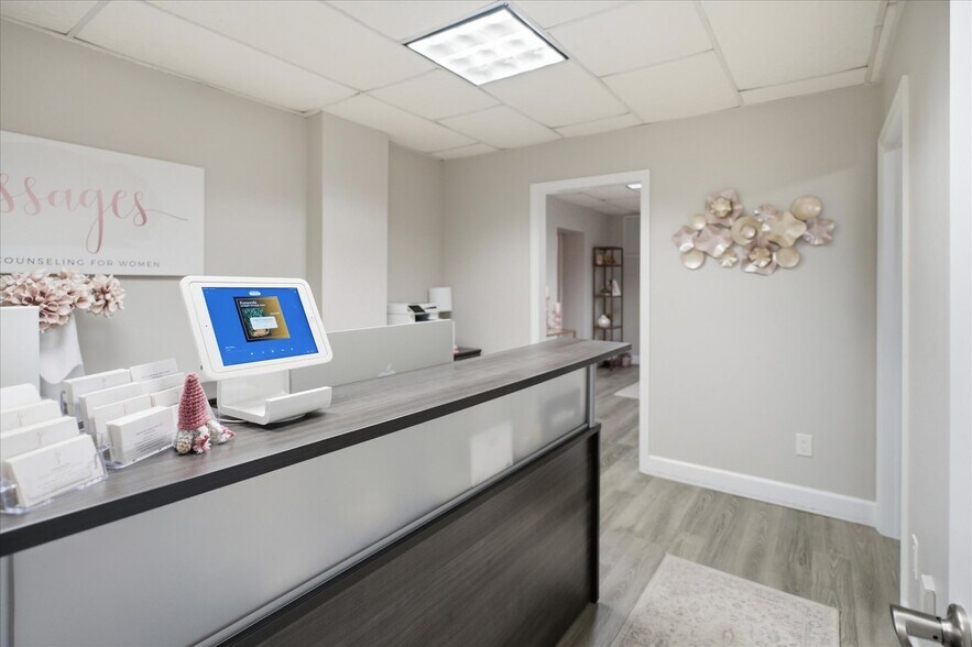 More Photos Of 33 Candee Ave, Sayville Medical For Lease