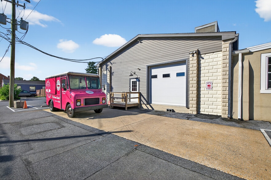 More Photos Of 51 N Main St, Manheim General Retail For Sale