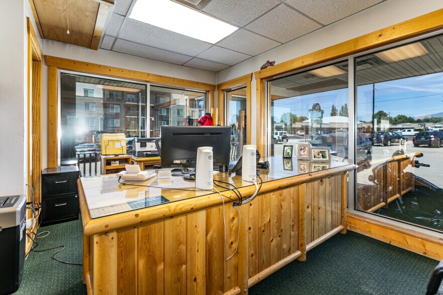 More Photos Of 562 S State St, Clearfield Auto Dealership For Sale