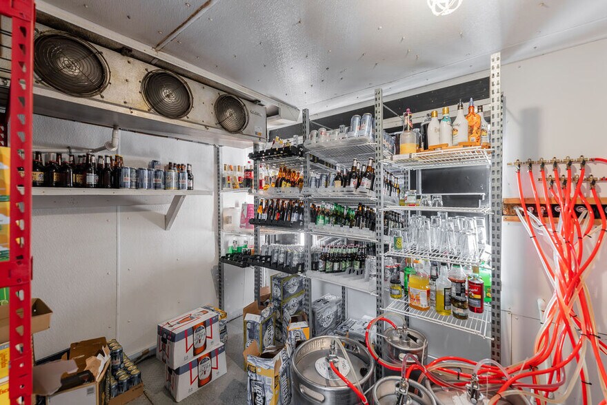 More Photos Of 125 Opresik Ln, Myrtle Creek Bar For Sale