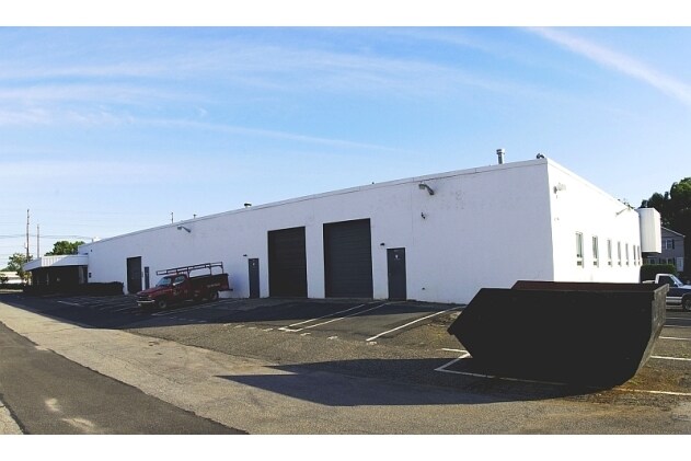 More Photos Of 2601-2603 River Rd, Cinnaminson Light Distribution For Lease