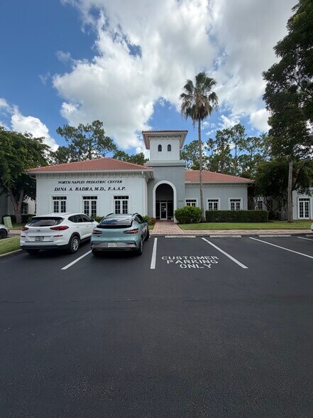 Primary Photo Of 9160 Galleria Ct, Naples Medical For Lease