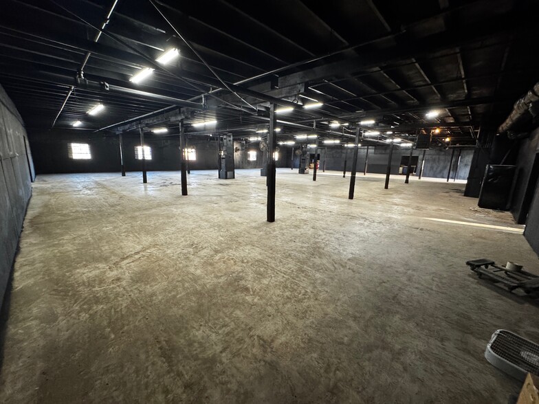 More Photos Of 400-404 Dixie Ln, North Little Rock Warehouse For Sale