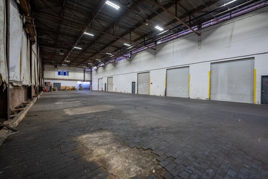 More Photos Of 91 Pinevale St, Springfield Warehouse For Lease