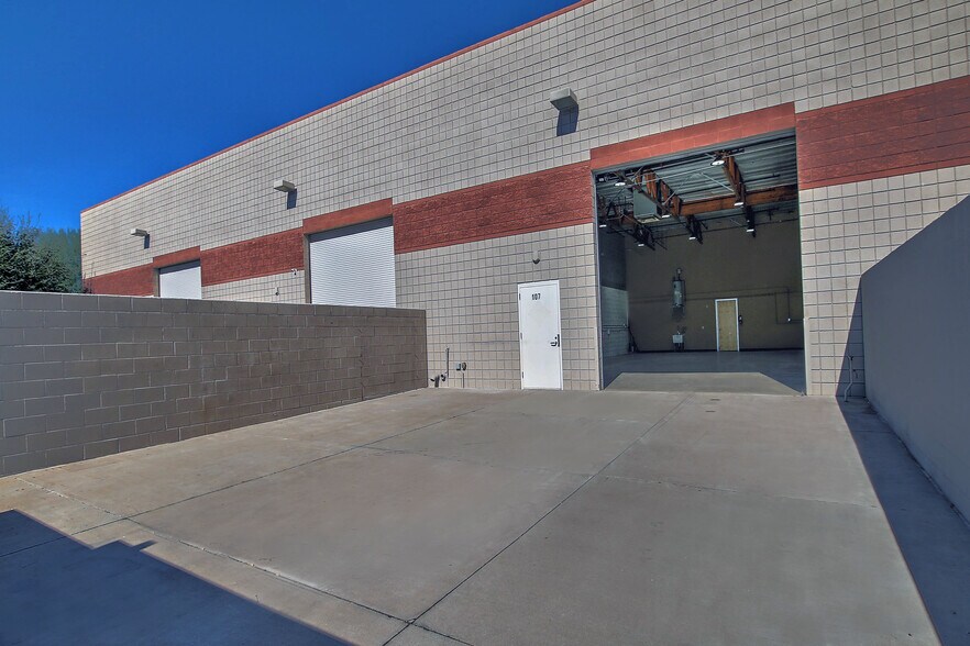 More Photos Of 7235 E Hampton Ave, Mesa Warehouse For Lease