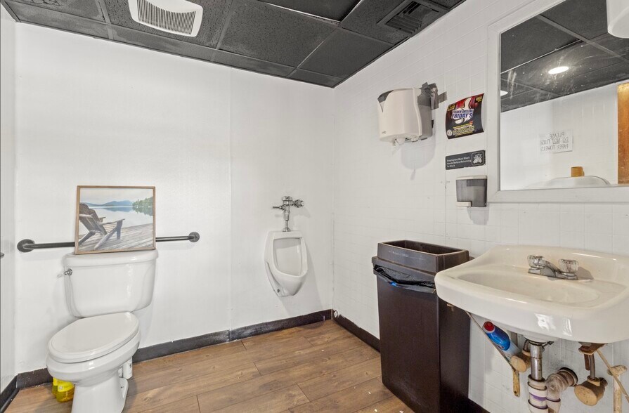 More Photos Of 376 Bullocks Point Ave, Riverside Restaurant For Sale