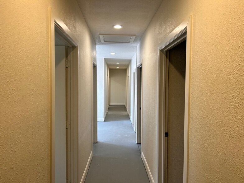 More Photos Of 3259 McCart Ave, Fort Worth Unknown For Lease