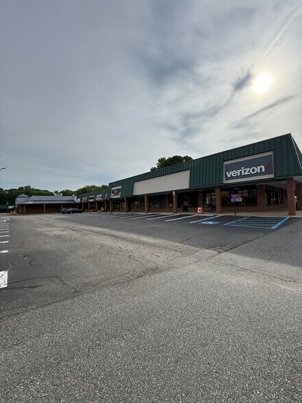 More Photos Of 456-476 Wythe Creek Rd, Poquoson Unknown For Lease
