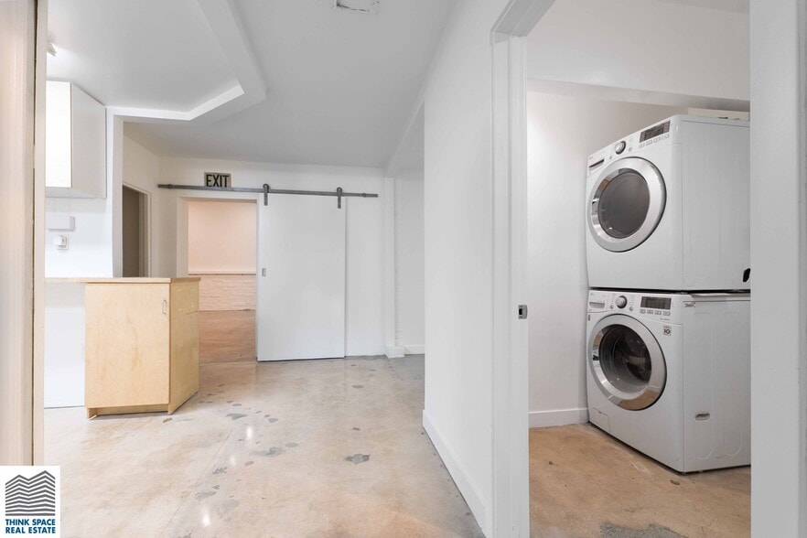More Photos Of 913-915 N Highland Ave, Los Angeles Showroom For Sale