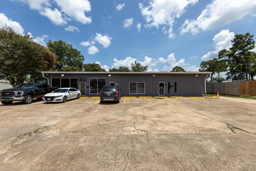 More Photos Of 3203 Preston Ave, Pasadena Freestanding For Lease