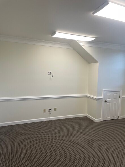 More Photos Of 1344-1346 Ashley Sq, Winston-Salem Office Residential For Lease