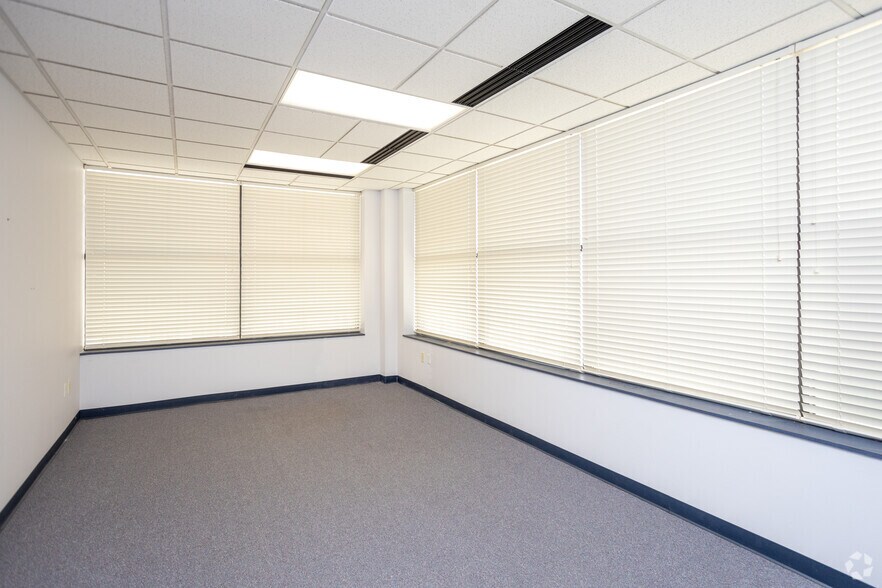 More Photos Of 205 W Market St, Lima Office For Sale