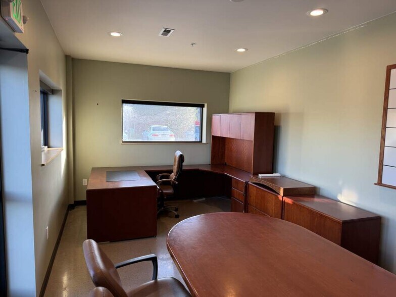 More Photos Of 3000 Airport Dr, Erie Flex For Sale