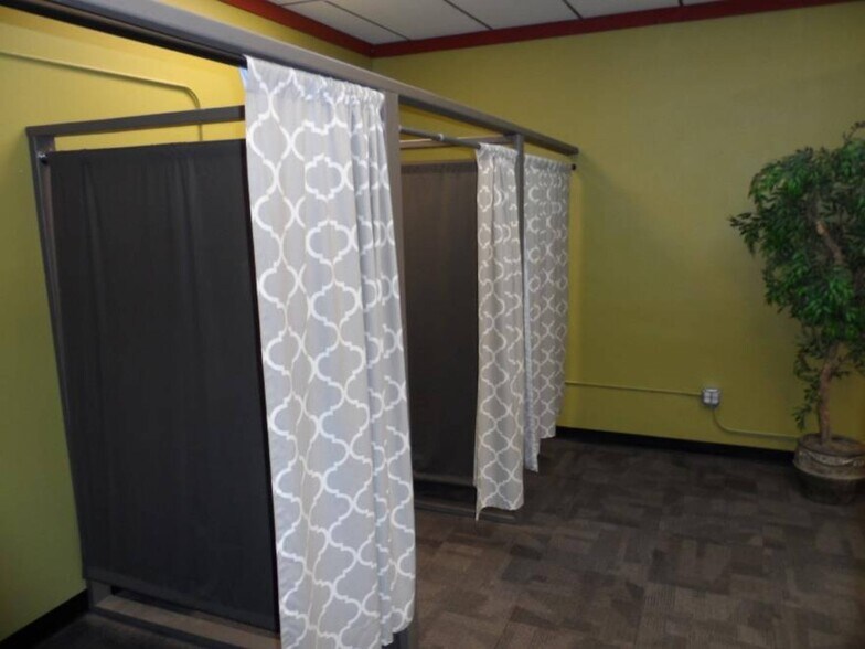 More Photos Of 112 NW 2nd Ave, Mandan Storefront Retail Residential For Lease