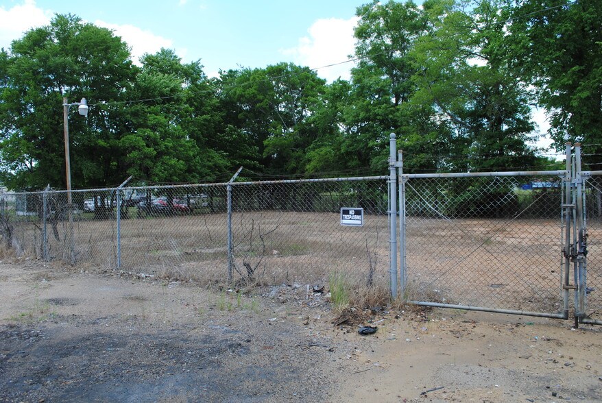 More Photos Of 2600 Medgar Evers Blvd, Jackson Auto Repair For Sale