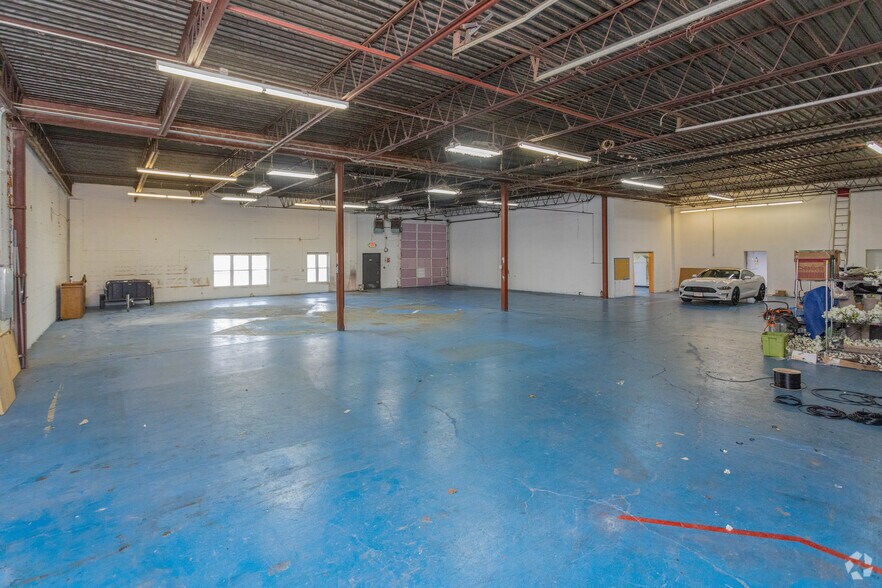 More Photos Of 141 Central Ave, Farmingdale Light Manufacturing For Lease