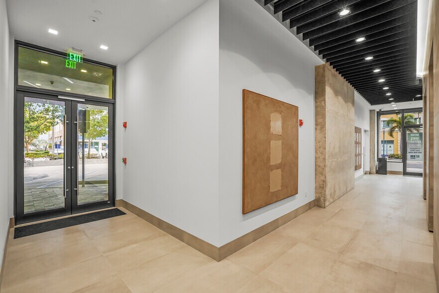 More Photos Of 1895 Tyler St, Hollywood Office For Lease