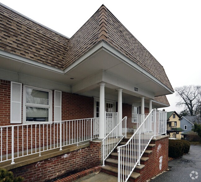 More Photos Of 127 Union Ave, Ridgewood Medical For Lease