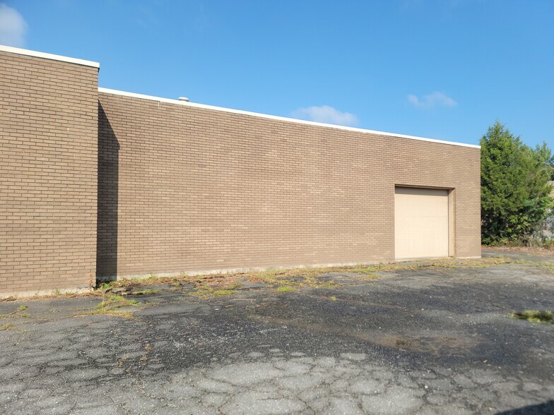 More Photos Of 6320 Scott Hamilton Dr, Little Rock Showroom For Sale