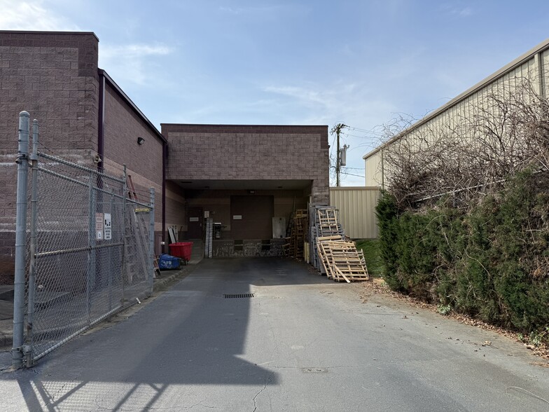 More Photos Of 5100 Old Pineville Rd, Charlotte Office For Lease