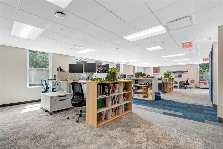More Photos Of 4220 King St, Alexandria Office For Sale