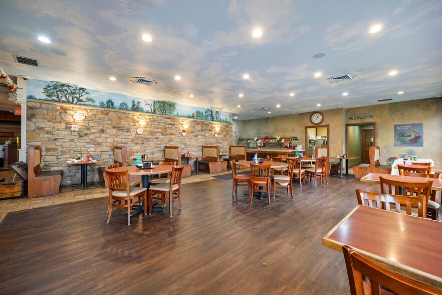 More Photos Of 4415 Liberty Ave, Vermilion General Retail For Sale