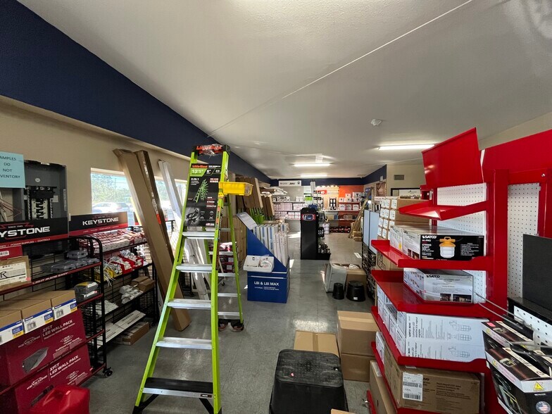 More Photos Of 16645 US Highway 19, Hudson Showroom For Sale