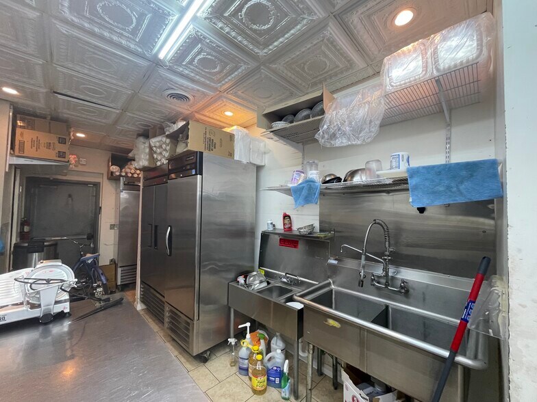 More Photos Of 1506 E Carson St, Pittsburgh General Retail For Sale