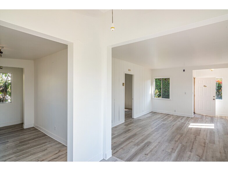 More Photos Of , Los Angeles Multifamily For Sale