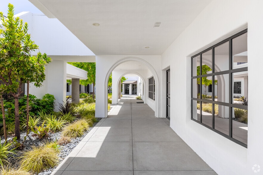 More Photos Of 23603 Park Sorrento, Calabasas Unknown For Lease