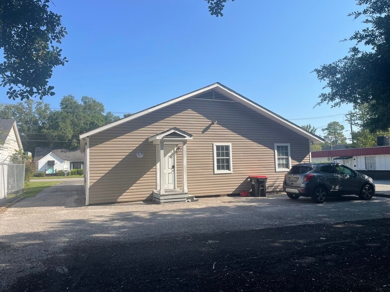 More Photos Of 2153 Airport Blvd, Mobile Office For Sale