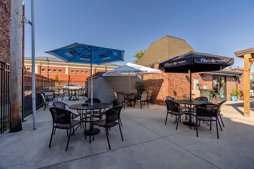 More Photos Of 101 W Monroe St, Carbondale General Retail For Sale