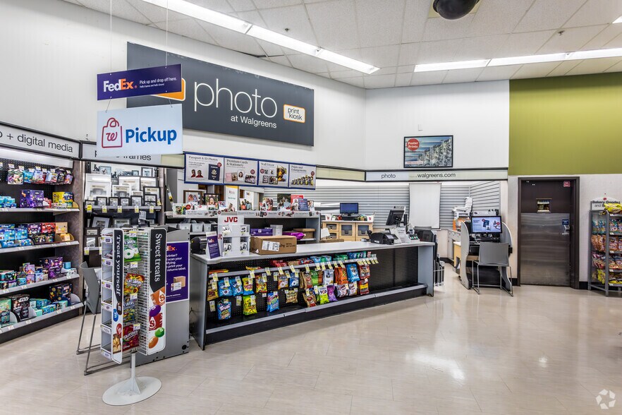 More Photos Of 819 W Main St, Jacksonville Drugstore For Sale