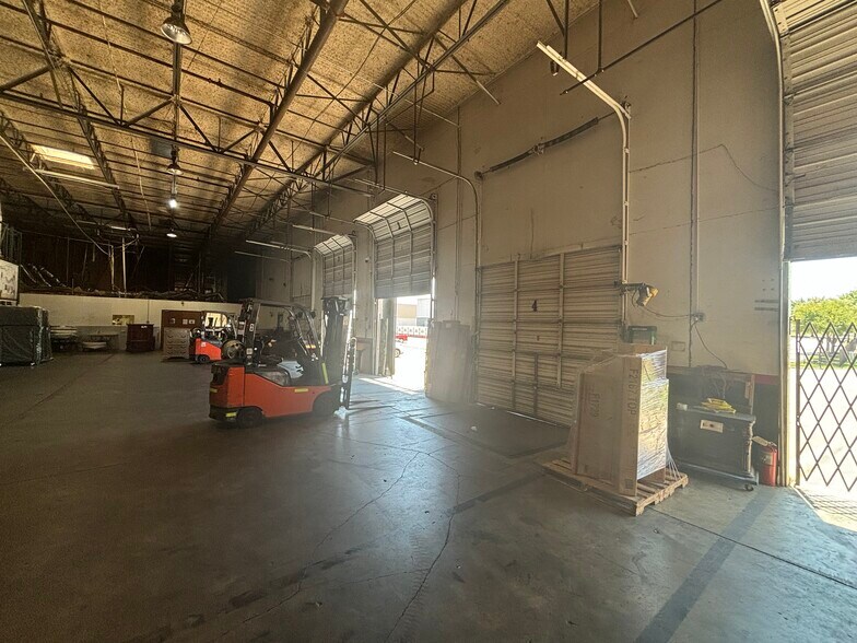 More Photos Of 2125-2127 Exchange Dr, Arlington Distribution For Lease