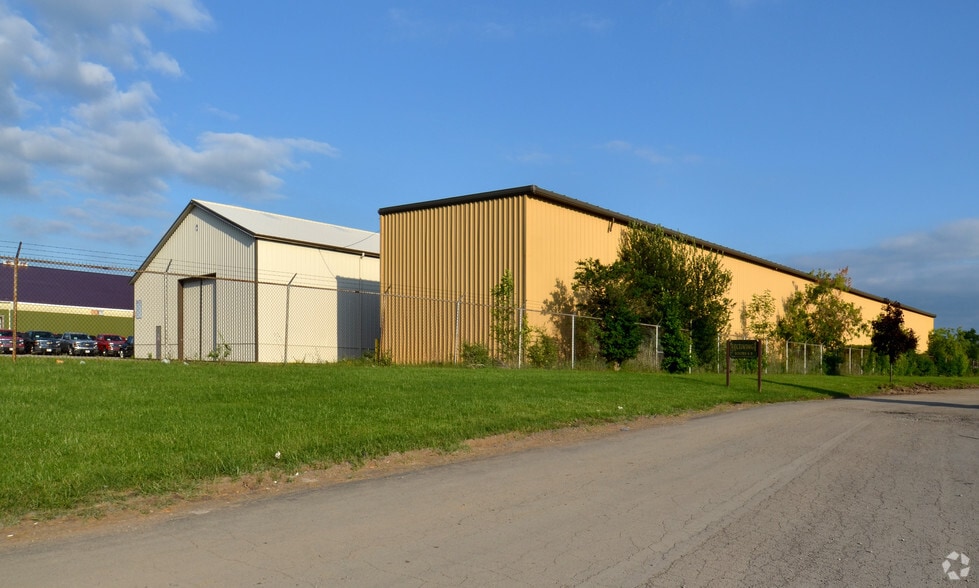 More Photos Of 3825 Walden Ave, Lancaster Warehouse For Lease