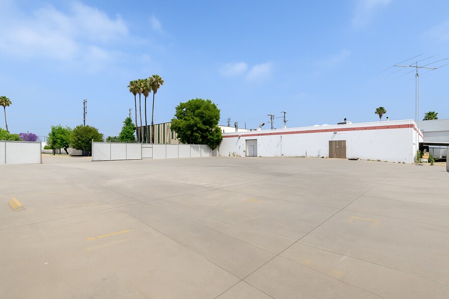 Primary Photo Of 9030 Winnetka Ave, Northridge Industrial For Lease