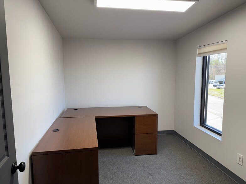 More Photos Of 2029 Brookside Ln, Kingsport Industrial For Sale