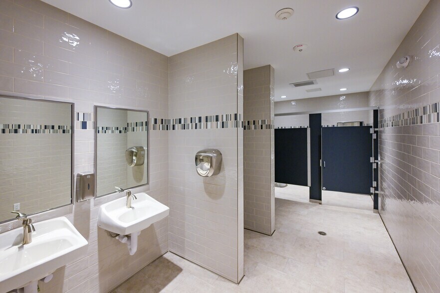 More Photos Of 1101 6th Ave W, Bradenton Office For Lease