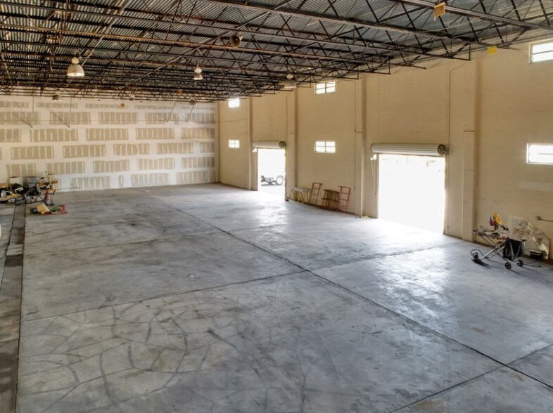 More Photos Of 110 W Interlake Blvd, Lake Placid Warehouse For Lease
