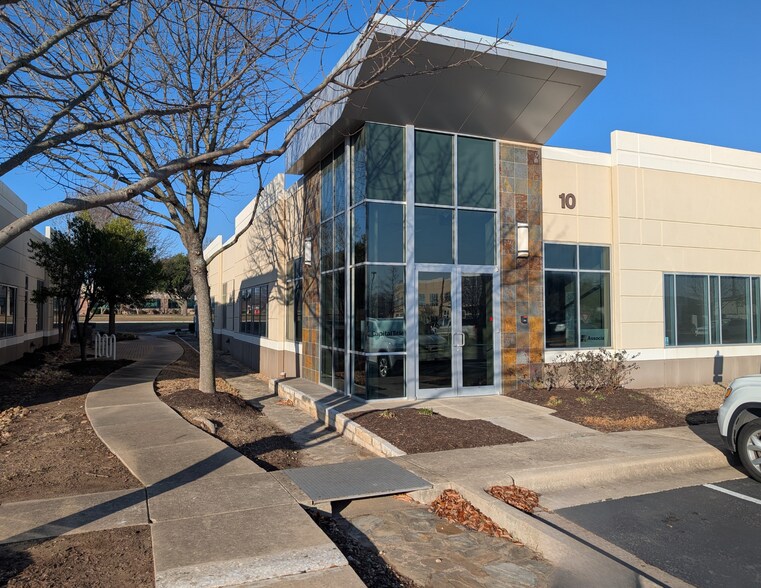 More Photos Of 2300 Greenhill Dr, Round Rock Office For Lease