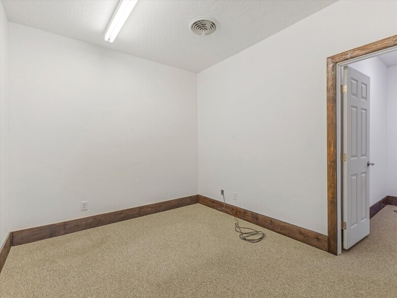 More Photos Of 1355 W 465 S, Orem Manufacturing For Sale