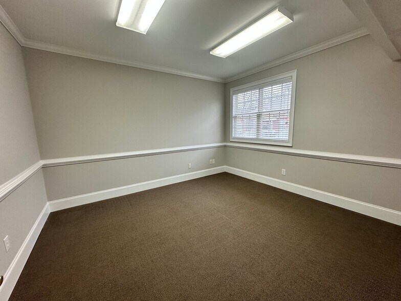 More Photos Of 327 Dahlonega St, Cumming Medical For Sale