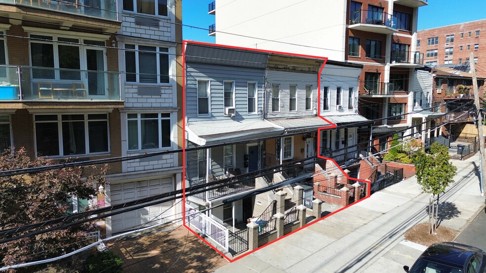 Primary Photo Of 3088-3090 Crescent St, Astoria Land For Sale