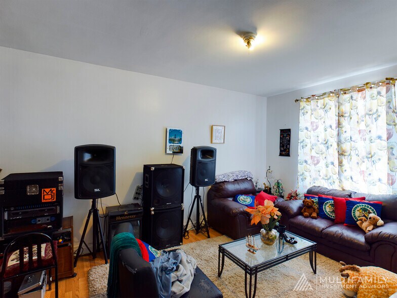 More Photos Of 1601 W Garfield Blvd, Chicago Apartments For Sale