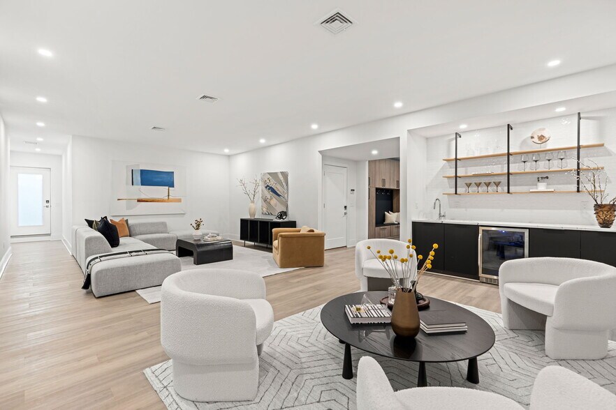 More Photos Of 678 Dedham St, Newton Specialty For Sale