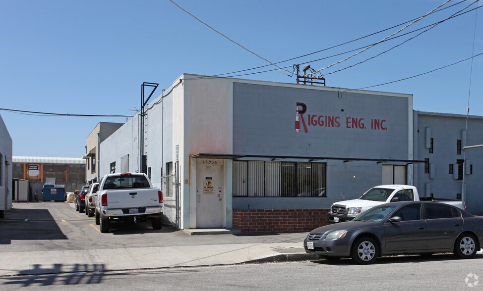 More Photos Of 13932-13936 Saticoy St, Panorama City Warehouse For Sale