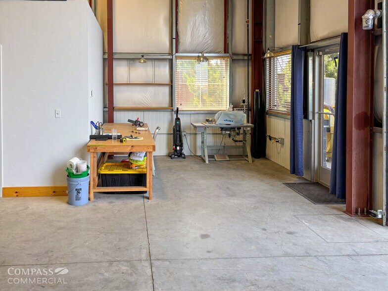 More Photos Of 63075 Crusher Ave, Bend Manufacturing For Sale