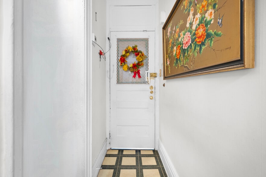 More Photos Of 3172 44th St, Astoria Multifamily For Sale