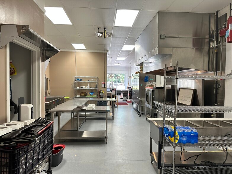 More Photos Of 1973 Hog Mountain Rd, Watkinsville General Retail For Sale